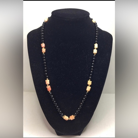 Estate ladies 14k genuine black and peach coral necklace